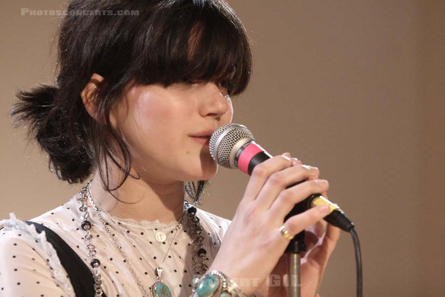 SOKO - 2007-04-03 - PARIS - Centre Culturel Suedois - 